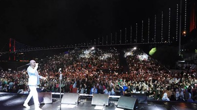 Soner Sarıkabadayı Kuruçeşme'yi coşturdu!